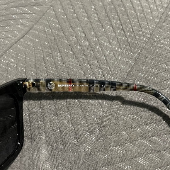 Burberry be4346 Sunglasses - Picture 3 of 4